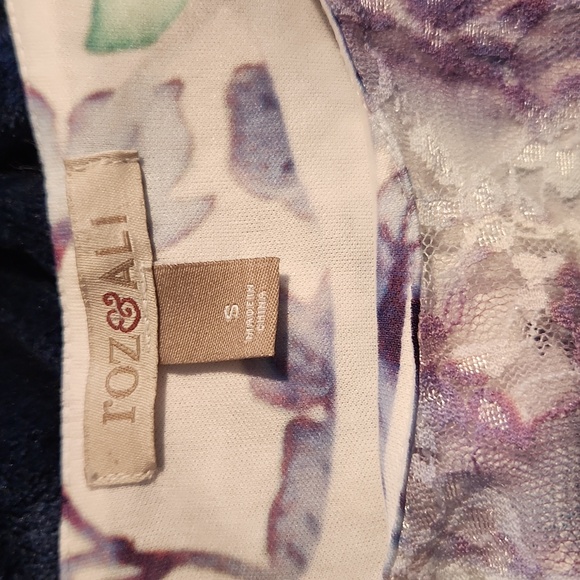 roz & ALI kimono sleeve lacy top with jewels - Picture 5 of 5